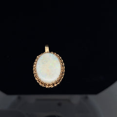 14k Yellow Gold Vintage 5.00ct Oval Shaped Opal Necklace