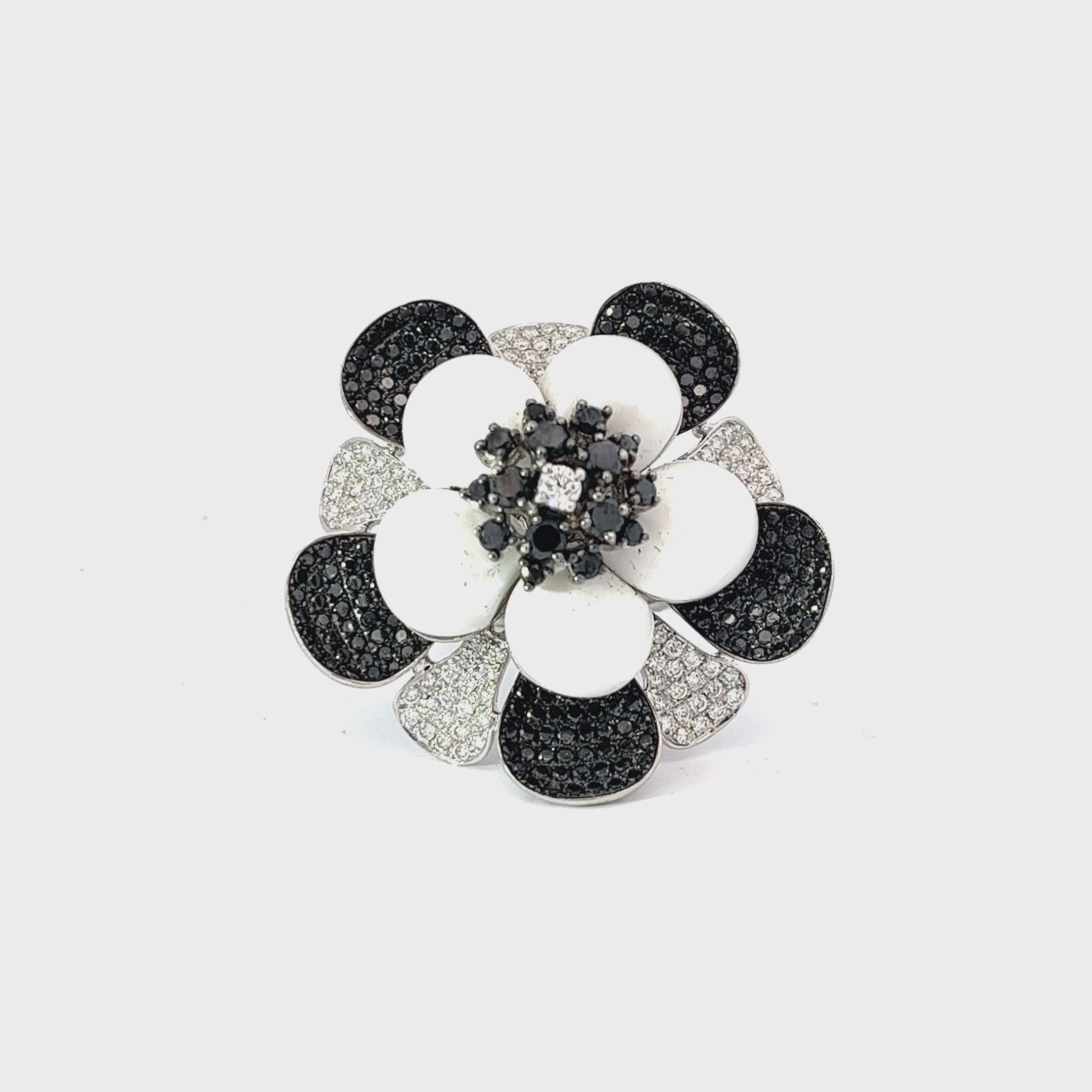 Ladies 18k white gold Black and White Diamond Flower Fashion Ring