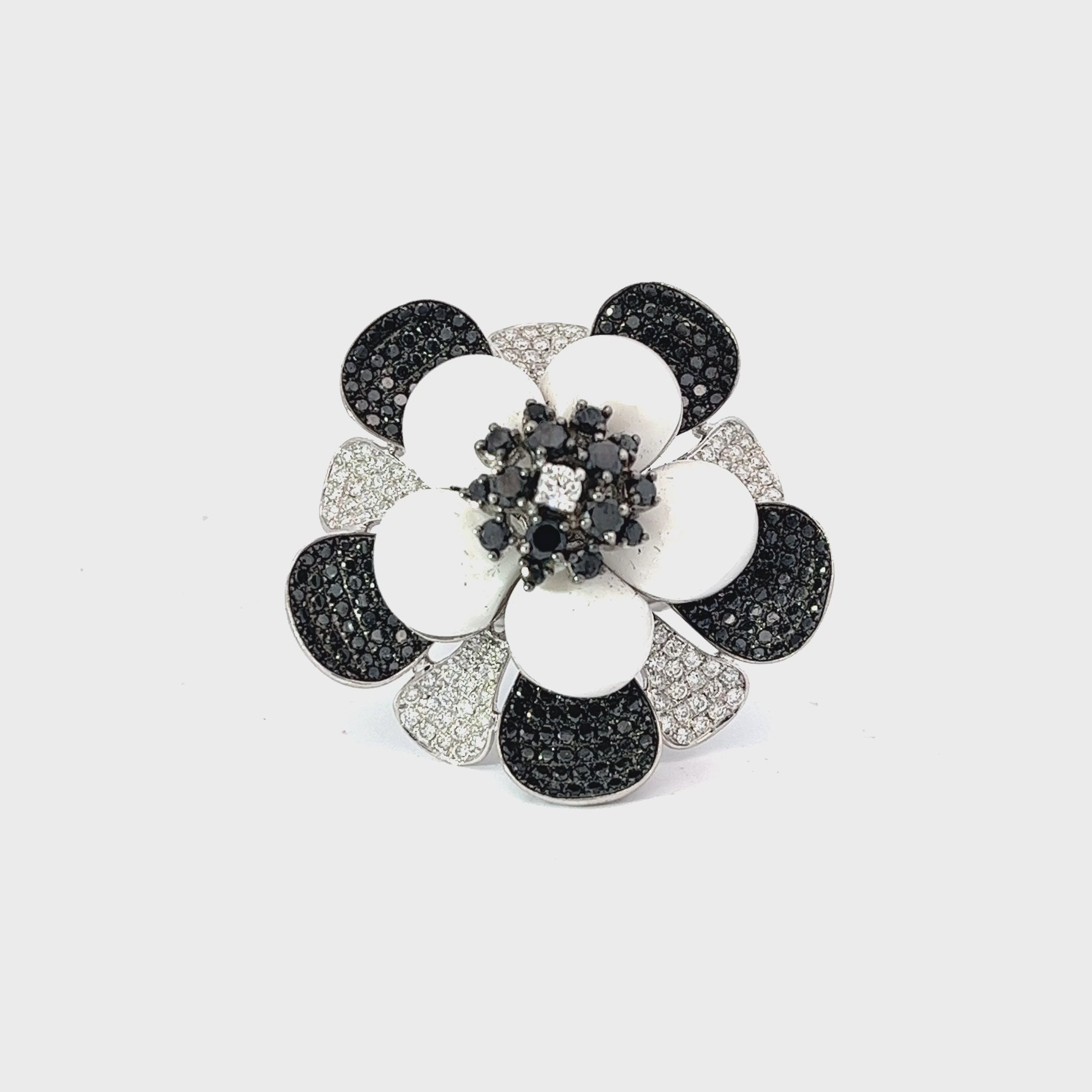 18k White Gold 2.50ct Round Black Diamond and 1.00ct F VS1  Round White Diamond Flower Fashion Ring