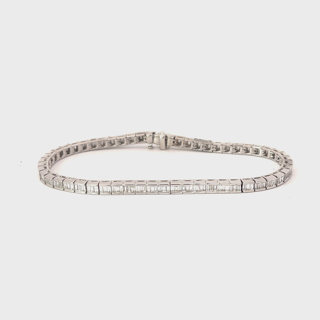 18K WHITE GOLD 3.31CT EVS1 BAGUETTE DIAMOND TENNIS BRACELET