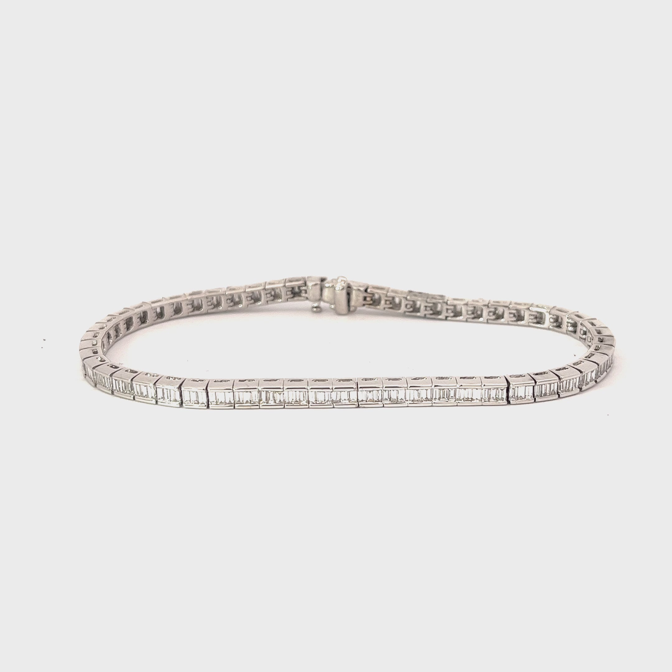 18K WHITE GOLD 3.31CT EVS1 BAGUETTE DIAMOND TENNIS BRACELET