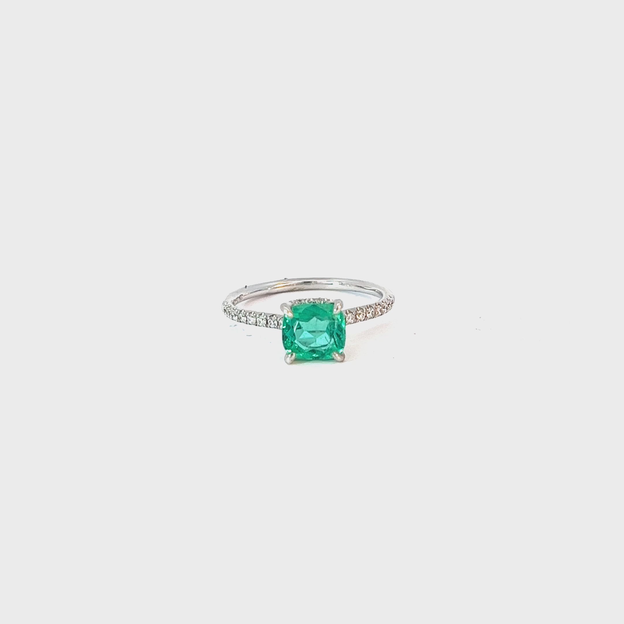 Ladies 18k White Gold Emerald and Diamond Ring