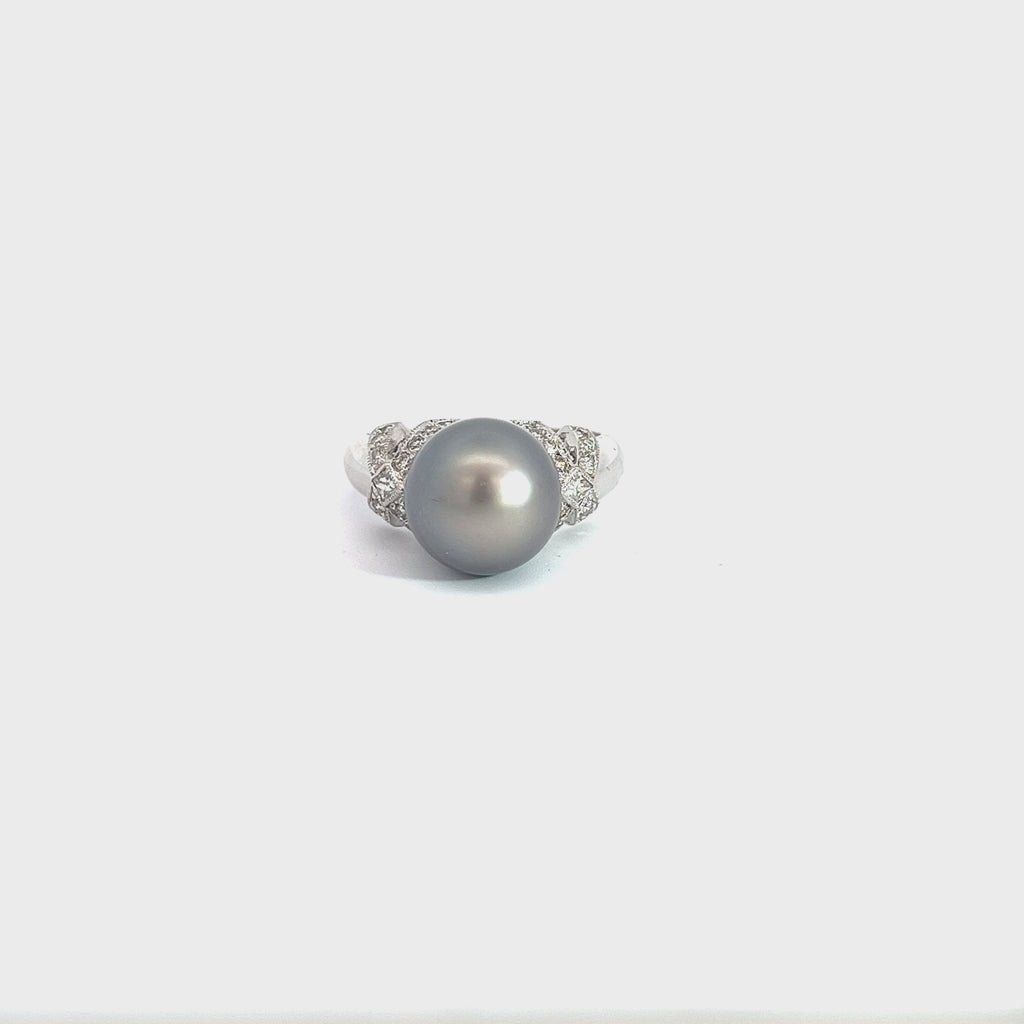 18k white gold .50ct G Vs2 Round Diamond and Tahitian Pearl ring 11mm