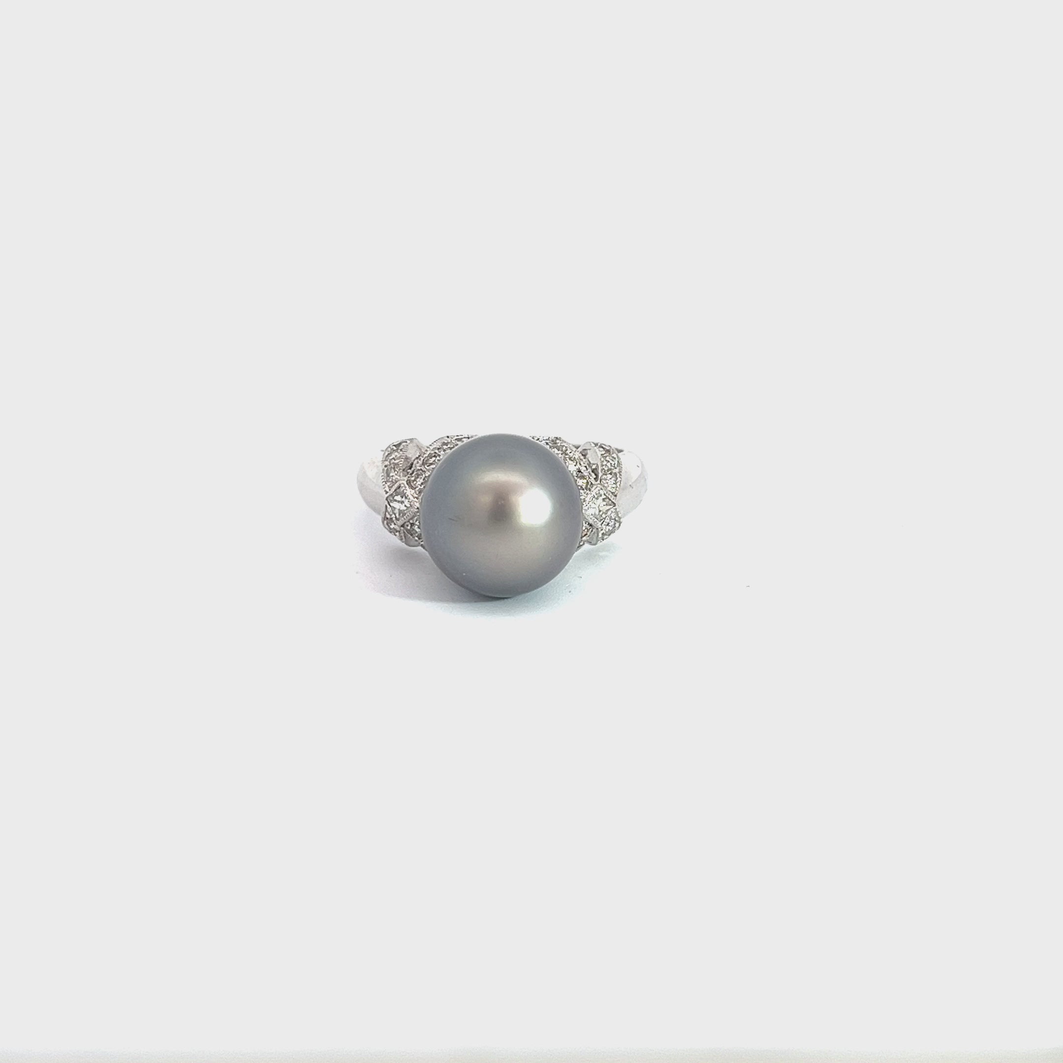 18k white gold .50ct G Vs2 Round Diamond and Tahitian Pearl ring 11mm