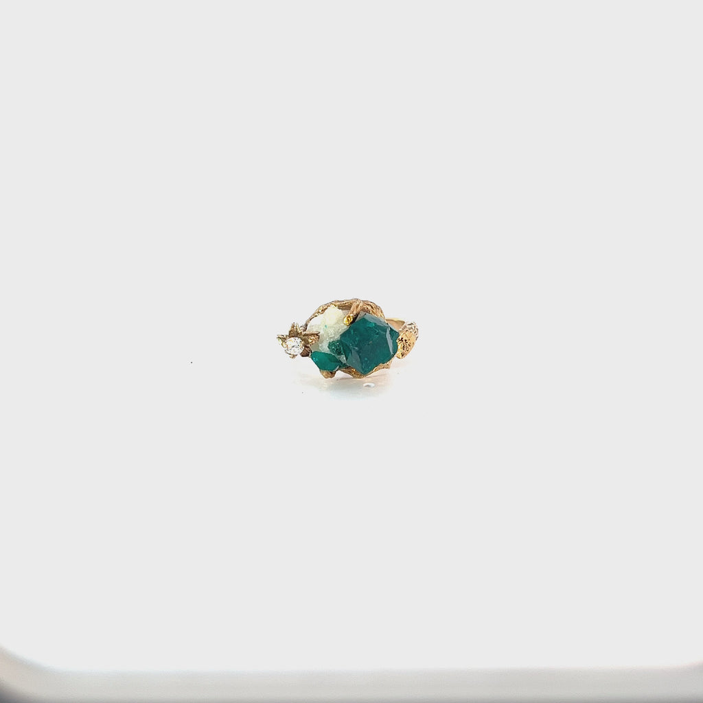 14KY NATURAL ROUGH UNCUT EMERALD CRYSTAL WITH .06CT DIAMOND VINTAGE RING