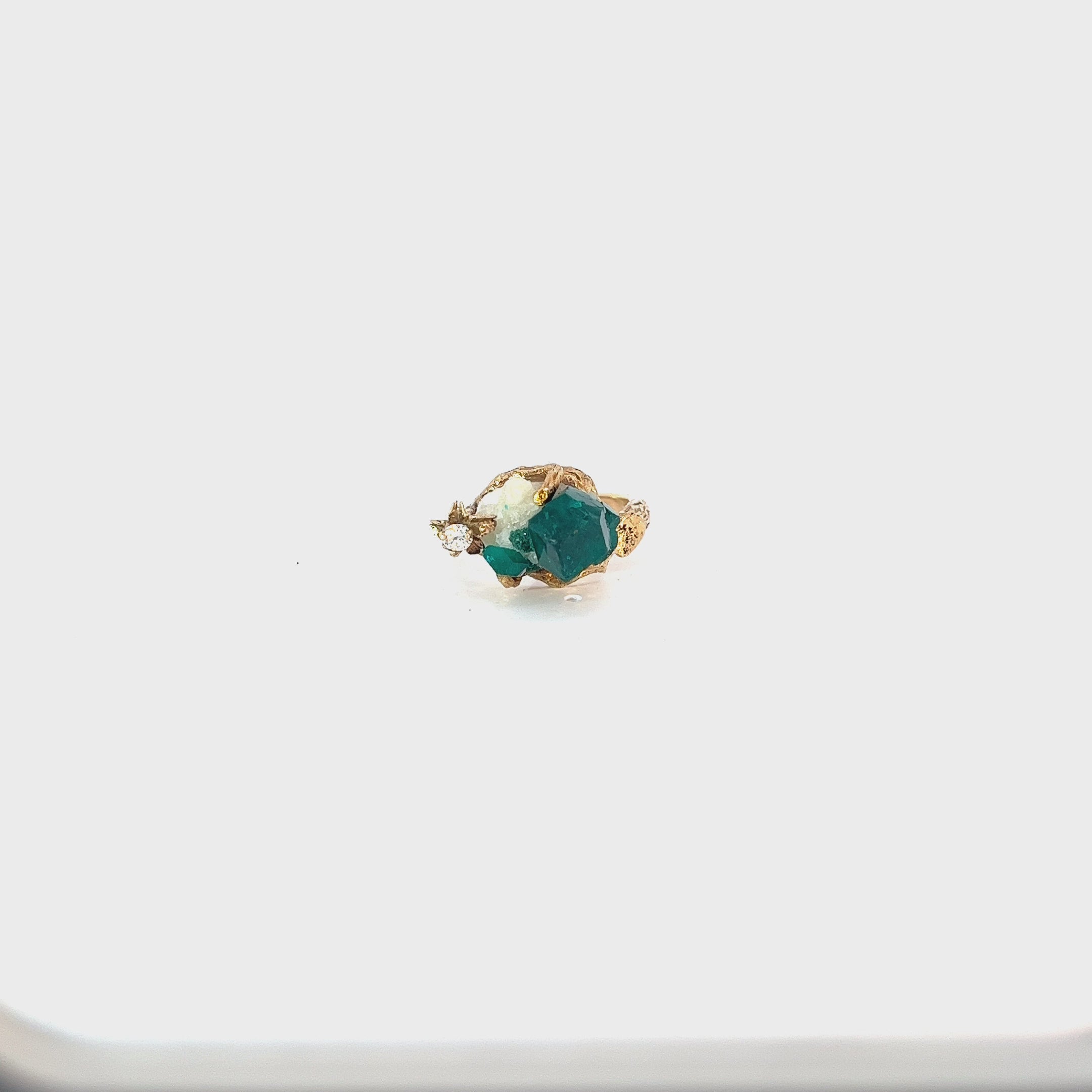 14KY NATURAL ROUGH UNCUT EMERALD CRYSTAL WITH .06CT DIAMOND VINTAGE RING