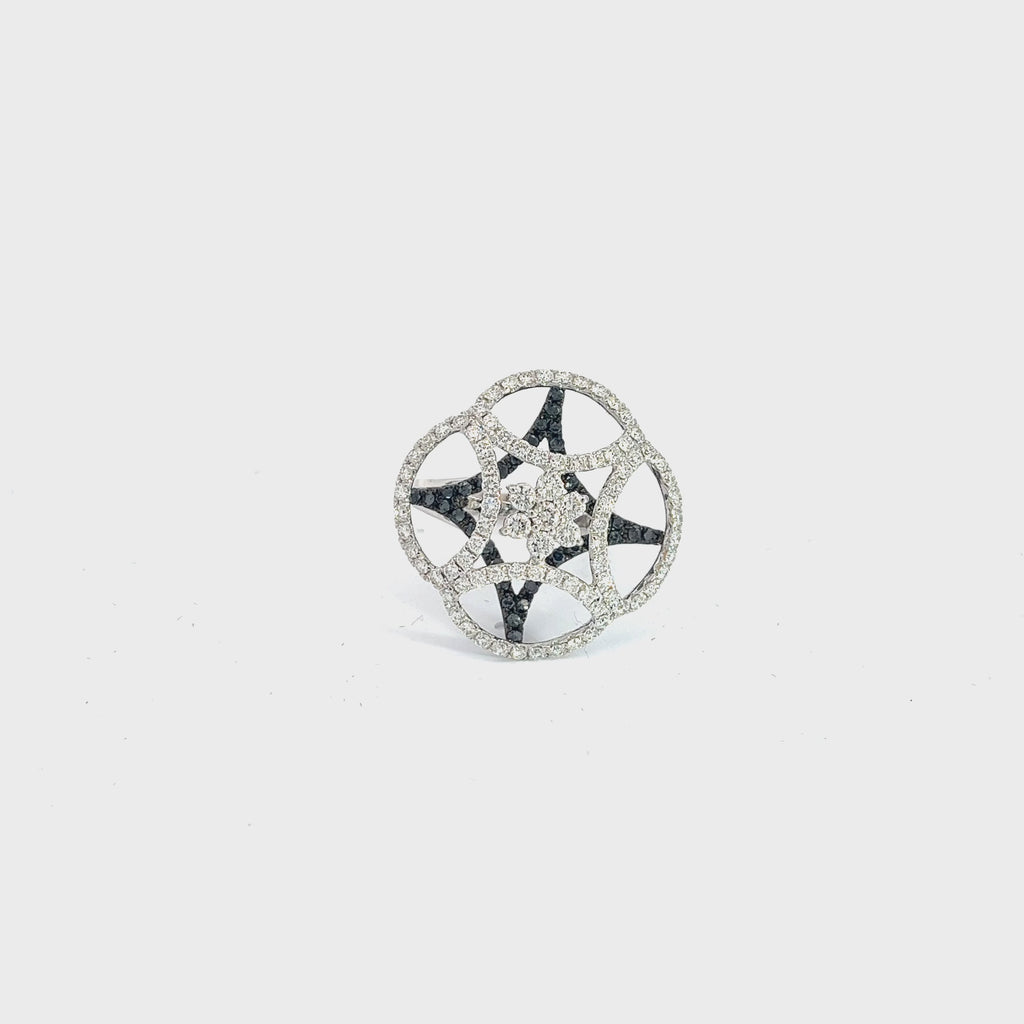 18k White Gold 1.05ct F VS2 Round White Diamond and surround by .25ct Round Black Diamond Ring