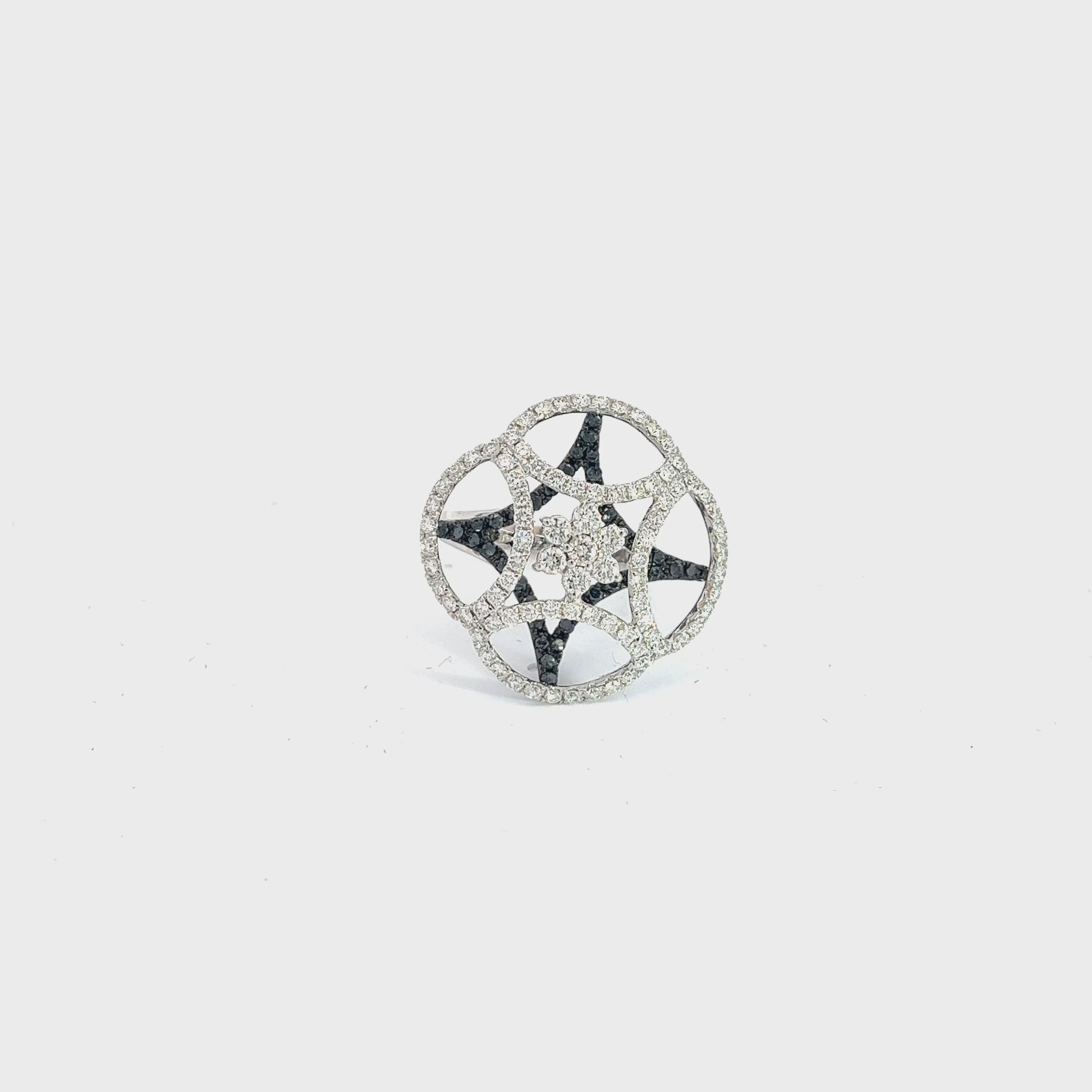 18k White Gold 1.05ct F VS2 Round White Diamond and surround by .25ct Round Black Diamond Ring