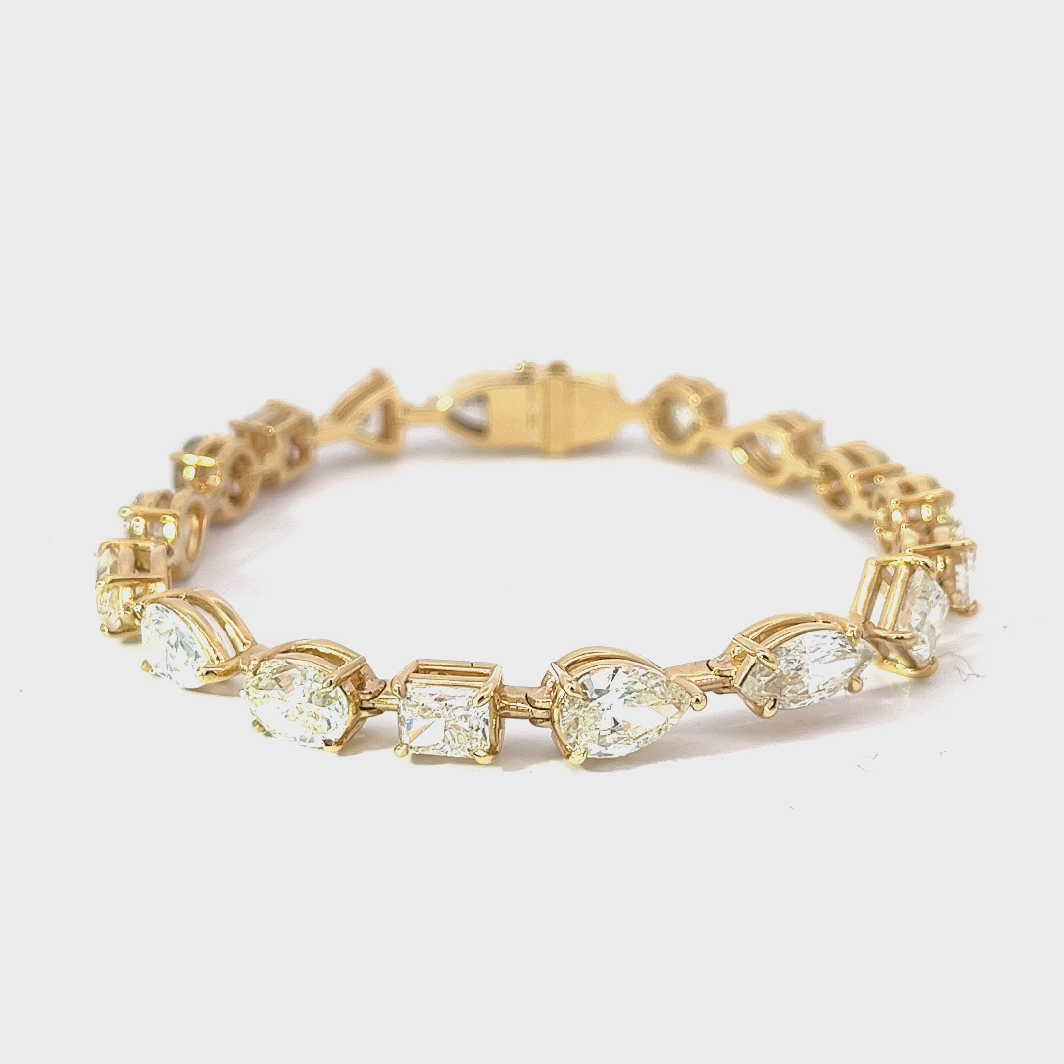 18KY 16.65CT IJ VS2/SI1 MULTIPLE SHAPE DIAMOND BRACELET