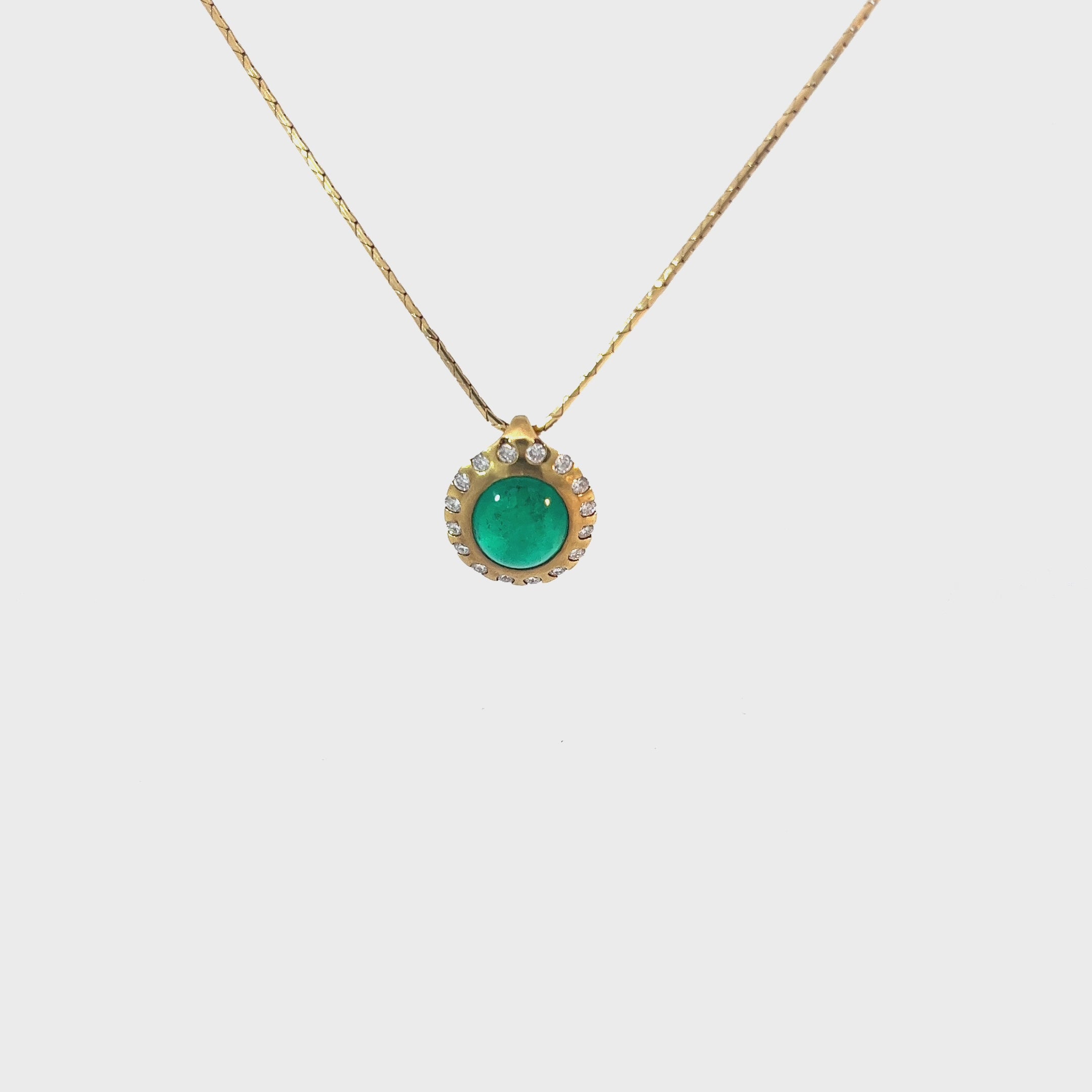 Ladies 18k Yellow Gold Diamond and Emerald necklace