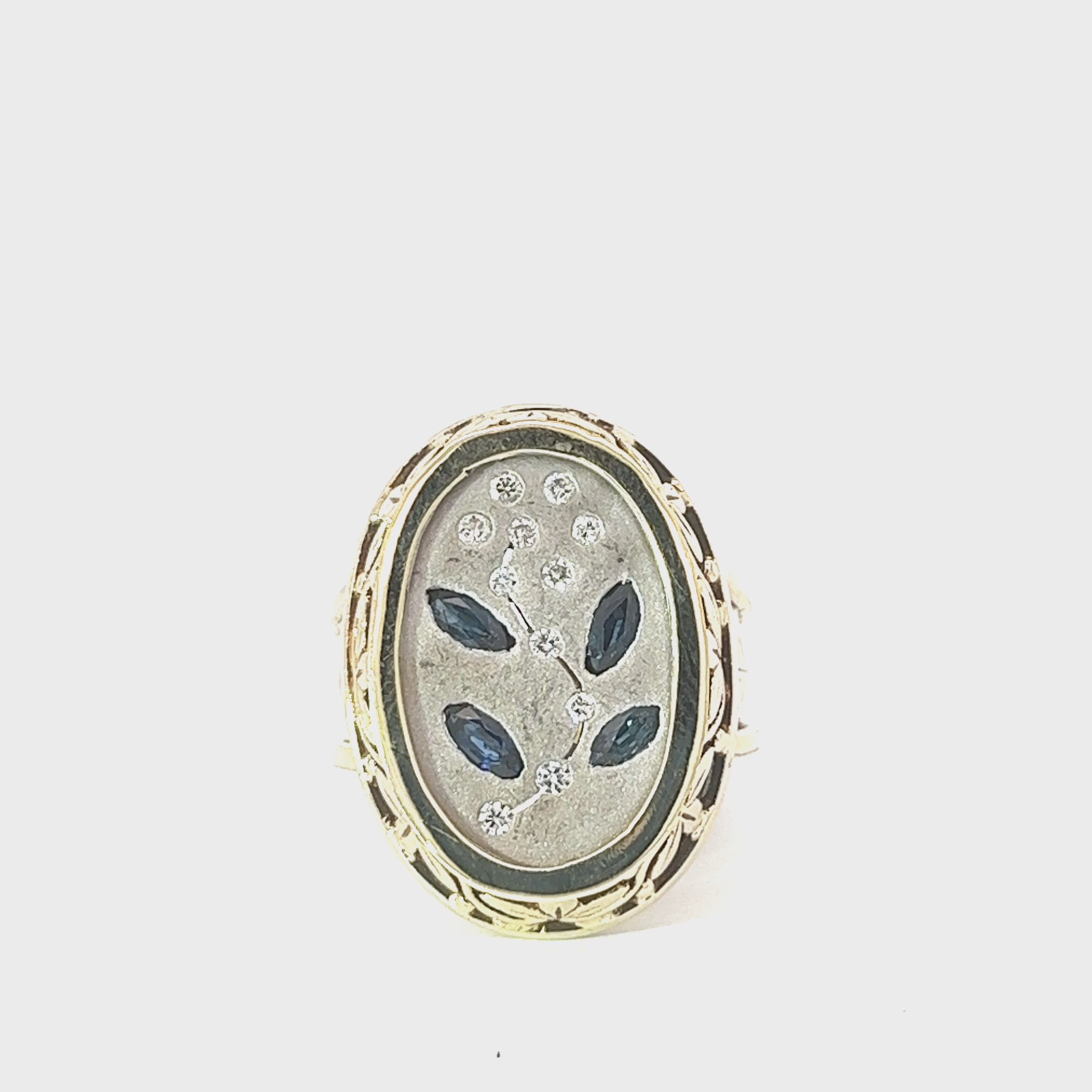 14K TWO TONE .15CT TOTAL WEIGHT OF DIAMOND AND .25CT BLUE SAPPHIRE VINTAGE FLORAL RING 12.7GRAM