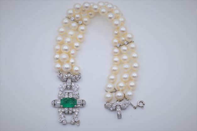Ladies 18k white gold Vintage Pearl, Diamond and Emerald Bracelet