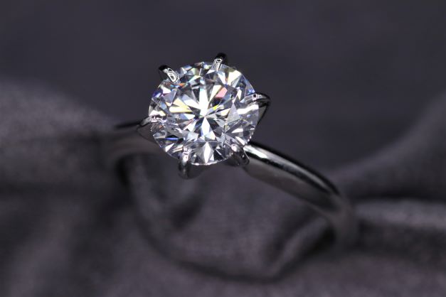 Ladies PLatinum Solitaire Diamond ring