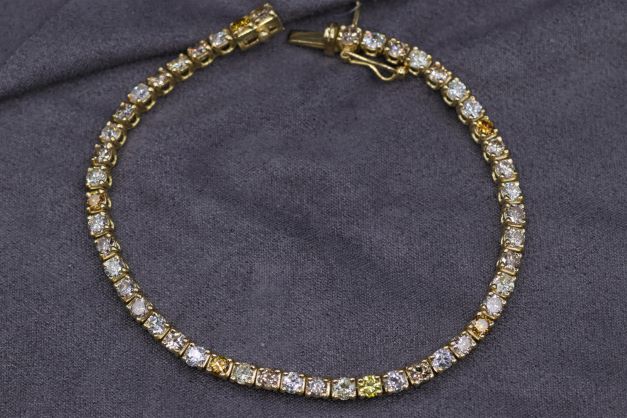 Ladies 18k yellow gold multicolored diamond bracelet