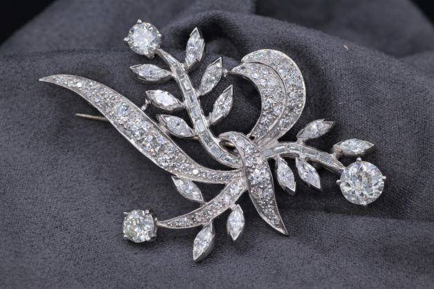 Ladies Vintage Platinum Diamond Necklace