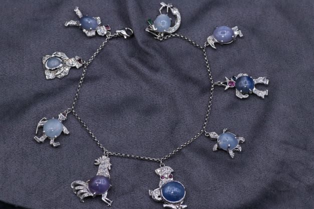 Ladies Vintage Platinum Star Sapphire charm bracelet