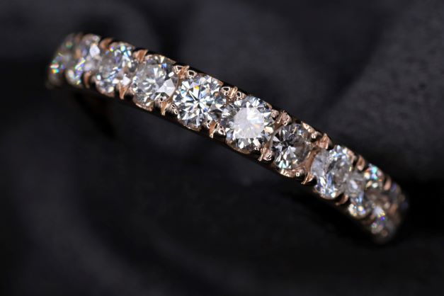 Ladies 14k Rose Gold Diamond eternity ring