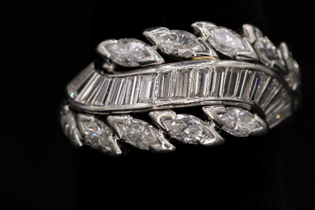 Ladies Vintage Platinum Diamond ring