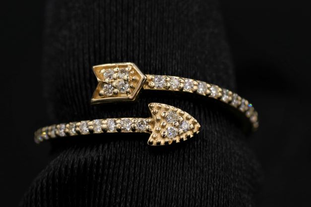 Ladies 14k Yellow Gold Diamond fashion ring