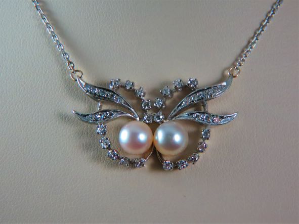 Ladies Vintage 14k white Gold Diamond and Pearl Necklace