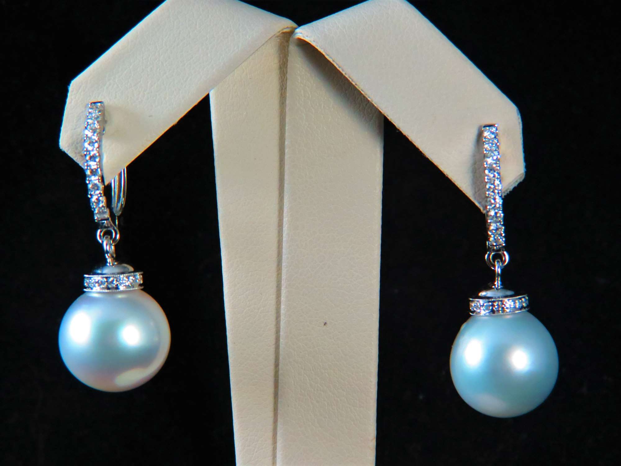 Ladies 18k White Gold Diamond and Pearl Drop Earrings