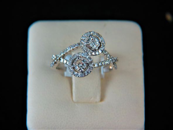 Ladies 14k White Gold Diamond Fashion Ring