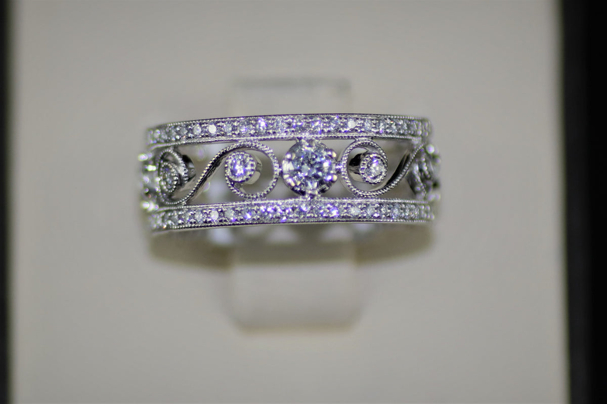 Ladies 18k White Gold Diamond Filagree ring