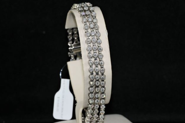 Ladies 18k White Gold Diamond 3 stran Bracelet