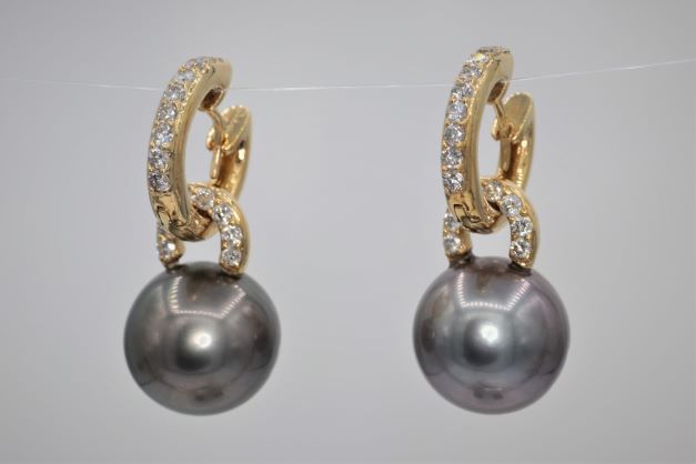 Ladies 18k Yellow Gold Diamond and Tahitian Pearl Earrings
