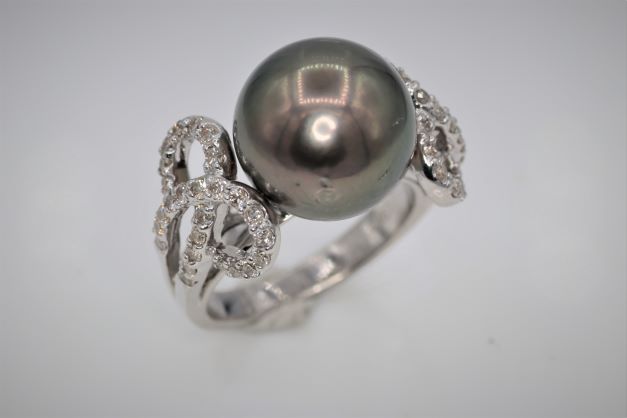 Ladies 14k White Gold Diamond and Tahitian Pearl Ring