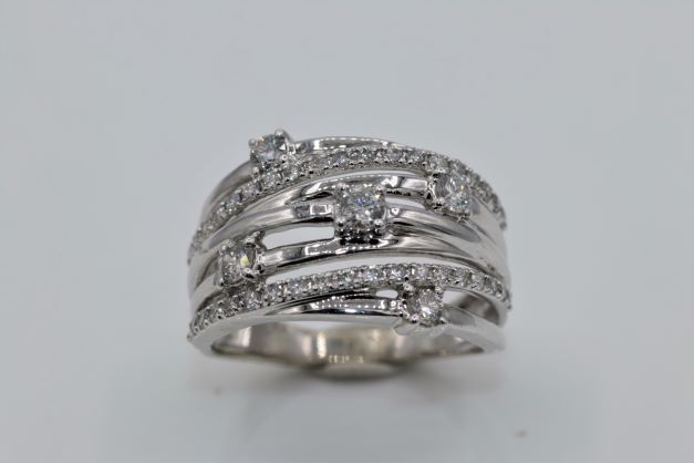 Ladies 14k white gold diamond band ring