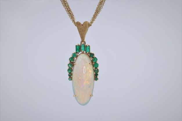 Ladies Vintage 18k Yellow Gold Opal and Emerald necklace