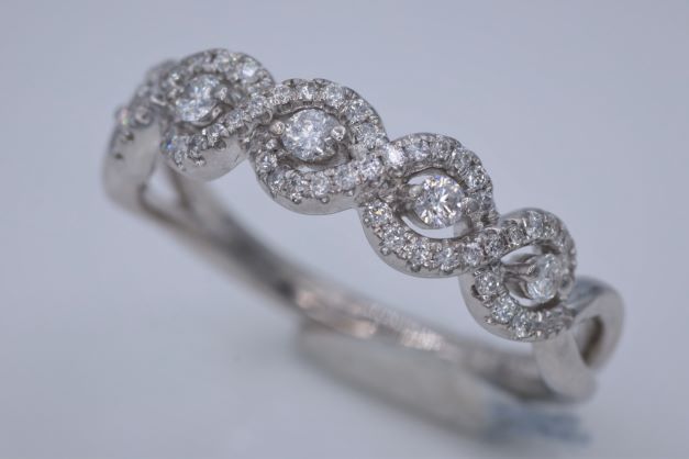Ladies 14k White Gold Diamond wedding ring