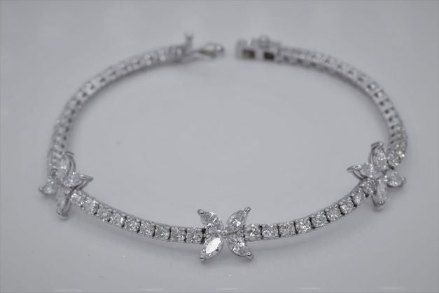 Ladies 14k White Gold Diamond Fashion Bracelet
