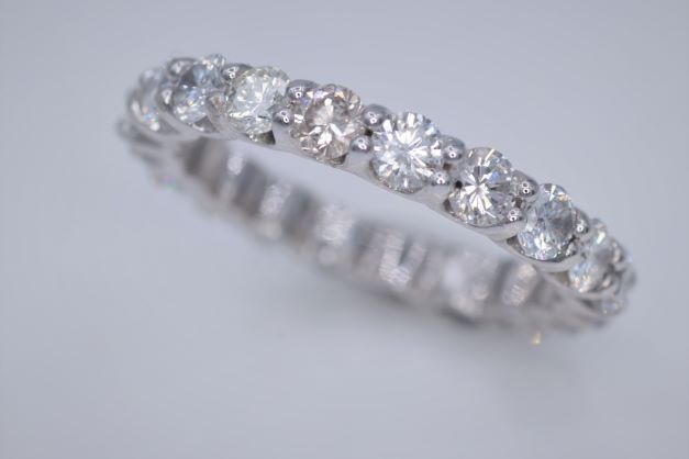 Ladies 14k White Gold Diamond Eternity Ring