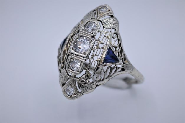 Ladies 18k White Gold Vintage Diamond & Sapphire Ring