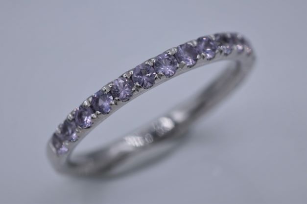 Ladies 14k White Gold Purple/Pink Sapphire ring