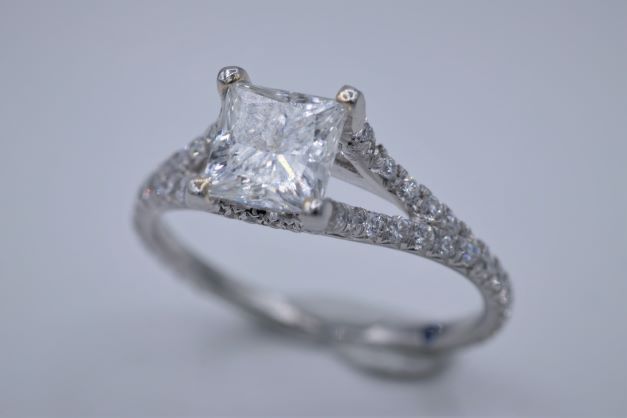 Ladies PLatinum Princess Cut  Diamond Engagement Ring