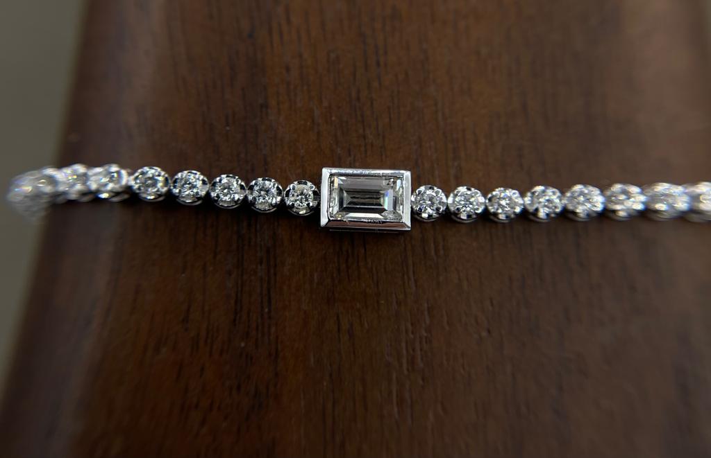 Ladies 14k White Gold Diamond Fashion Bracelet